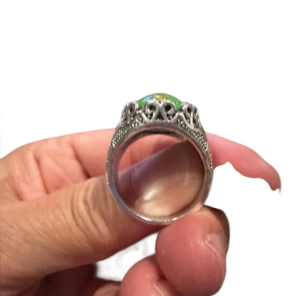 Silver Veined Green Stone Ornate Embossed Ring